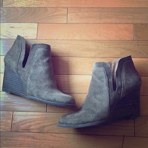 Lucky Brand Yabba wedge in “olive”